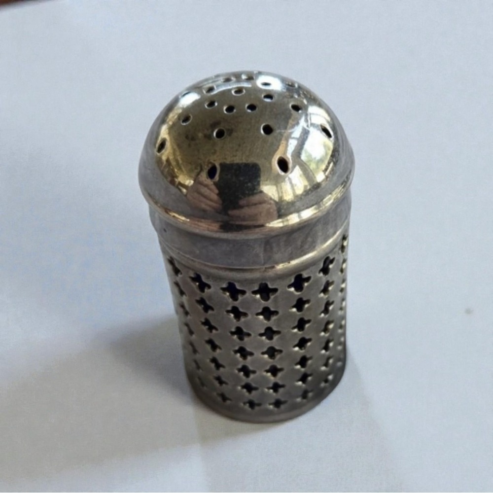 Vintage Salt Or Pepper Shaker Silver Plated Made In England